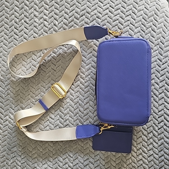 Joy Clean & Saffiano leather crossbody camera bag. 8.5W x 6H - Picture 3 of 3